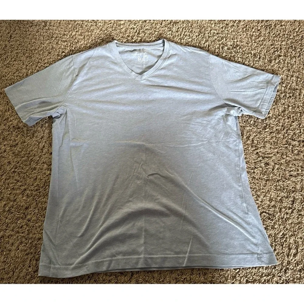 Banana Republic Men's Light Blue Eco Premium Wash V-Neck Tee Size Large